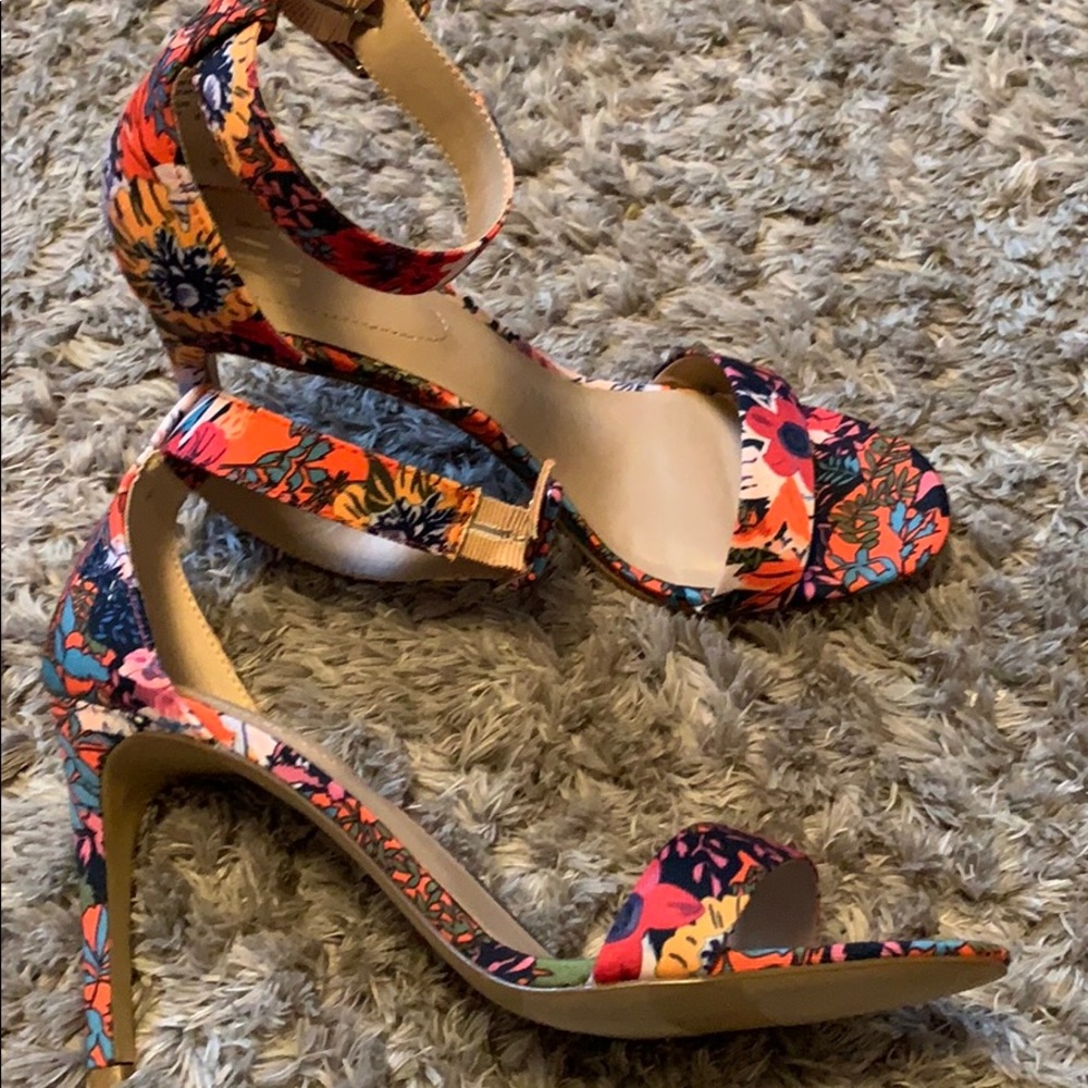 Ankle strap print heels